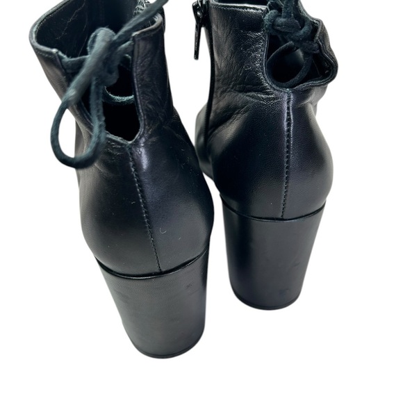 Stuart Weitzman Women’s Size 9.5 Black Leather Ankle Boots 3.25” heel side zip - Picture 4 of 9